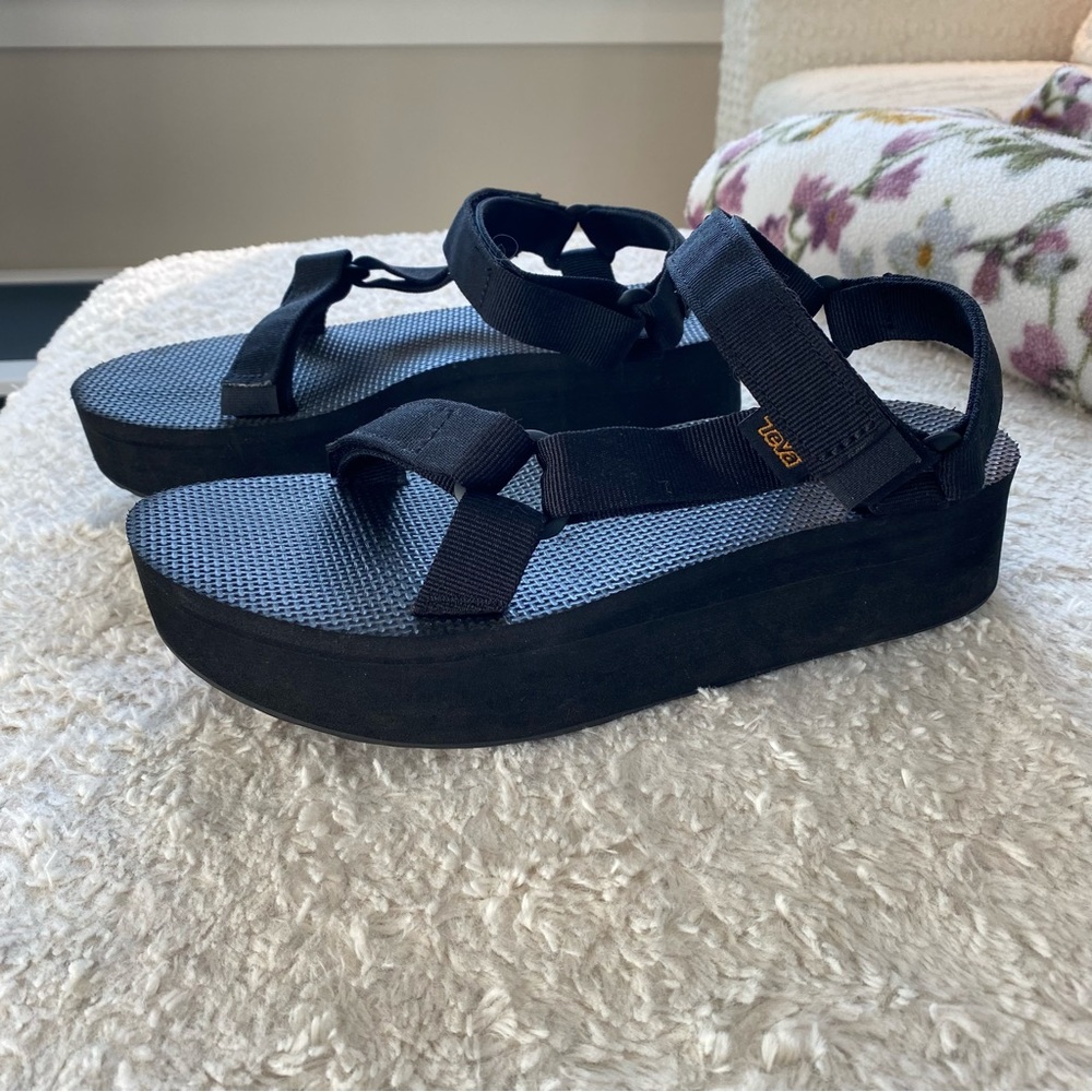 Never worn Teva Flatform Universal Sandals